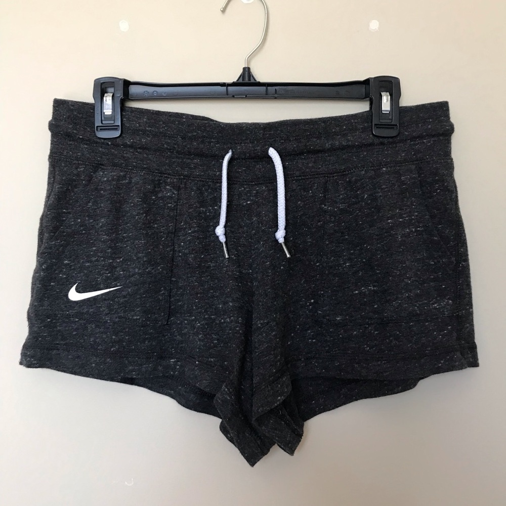 NIKE COTTON SHORTS WOMEN SPORTS in great condition